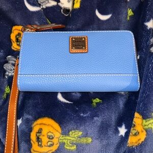 NWOT Dooney& Bourke  Blue Azure Pebbled Leather Zip Around Wallet Wristlet